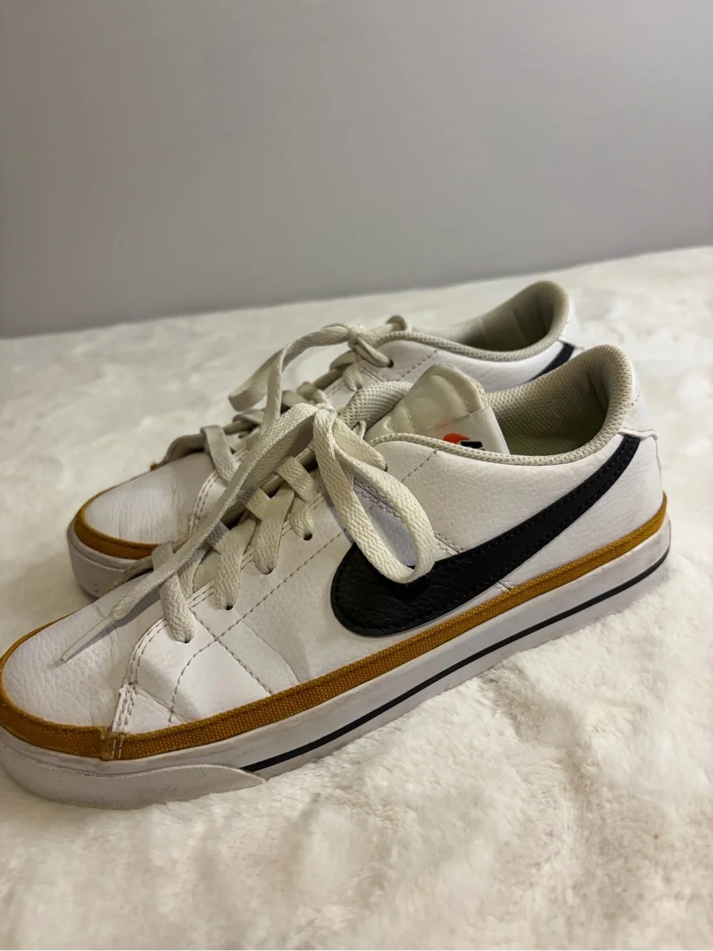 Nike court legacy